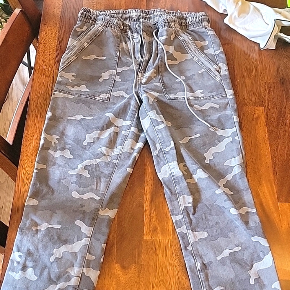 Womans american eagle camo